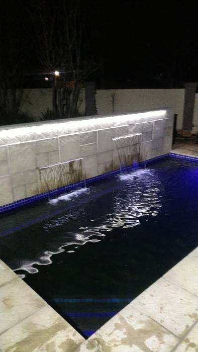 Swimming Pool with Water Feature, H2O Swimming Pools H2O Swimming Pools Басейн