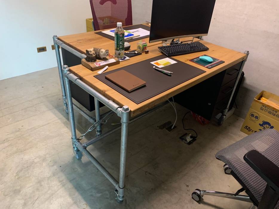 辦公室-主管桌, 謝木木工作室 謝木木工作室 Study/office Iron/Steel Desks