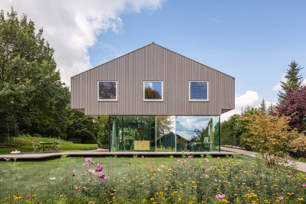 Garden Facade Jonathan Sage Photography Einfamilienhaus Holz Holznachbildung Einfamilienhaus, Family House, Beton, Concrete, Wood, Holz, Modern, Architecture, Architektur, Starnberg