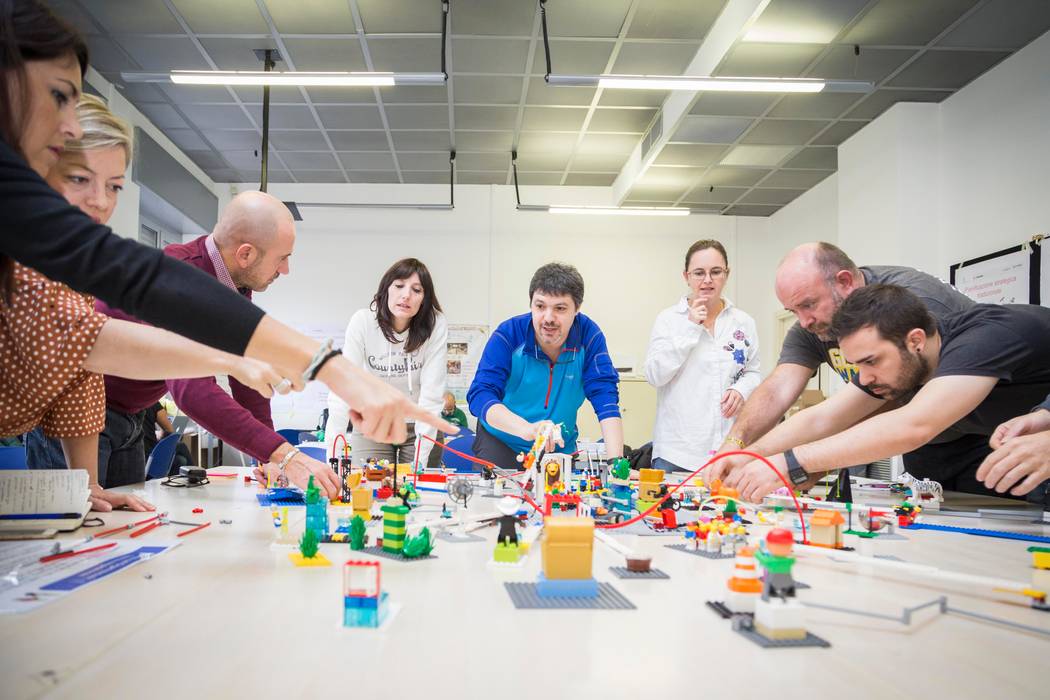 Lego in OrBiTa, OrBiTa - Architettura oltre lo spazio OrBiTa - Architettura oltre lo spazio Modern Kitchen