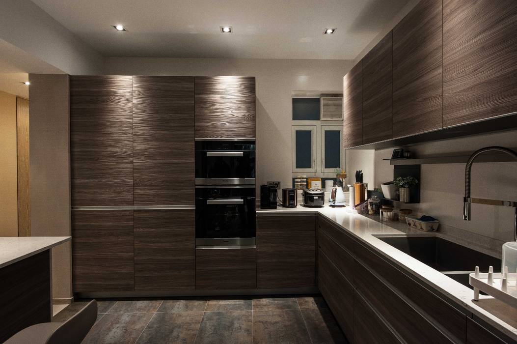 Old Peak Road, Top Knowledge Top Knowledge Modern kitchen Wood Wood effect Cabinets & shelves