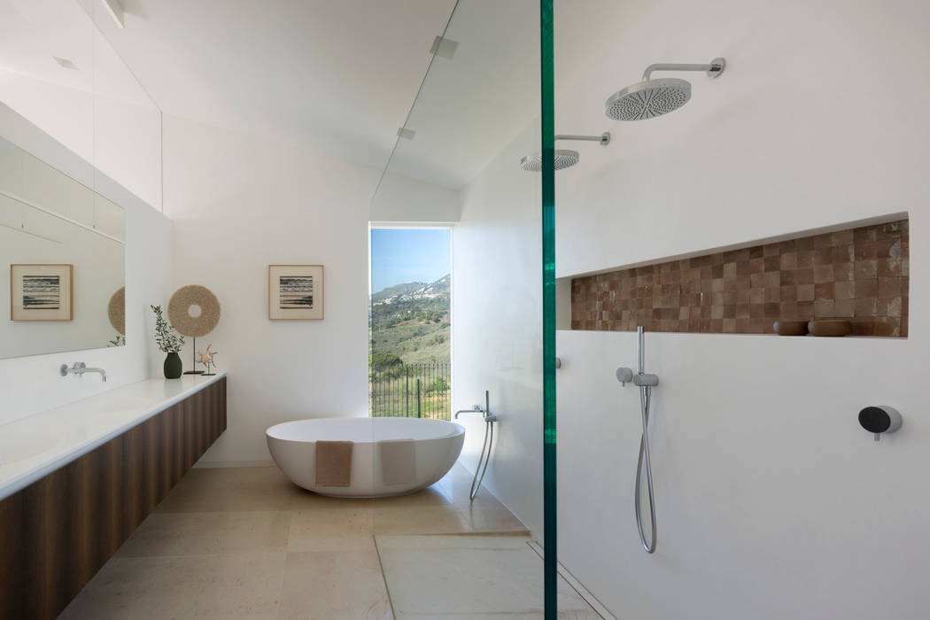 Villa Mijas Alejandro Giménez Architects Mediterranean style bathrooms