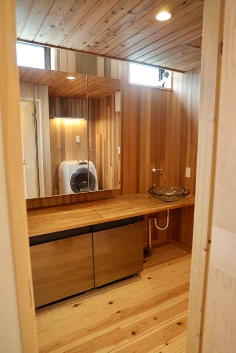 角地の家, 株式会社高野設計工房 株式会社高野設計工房 Scandinavian style bathroom