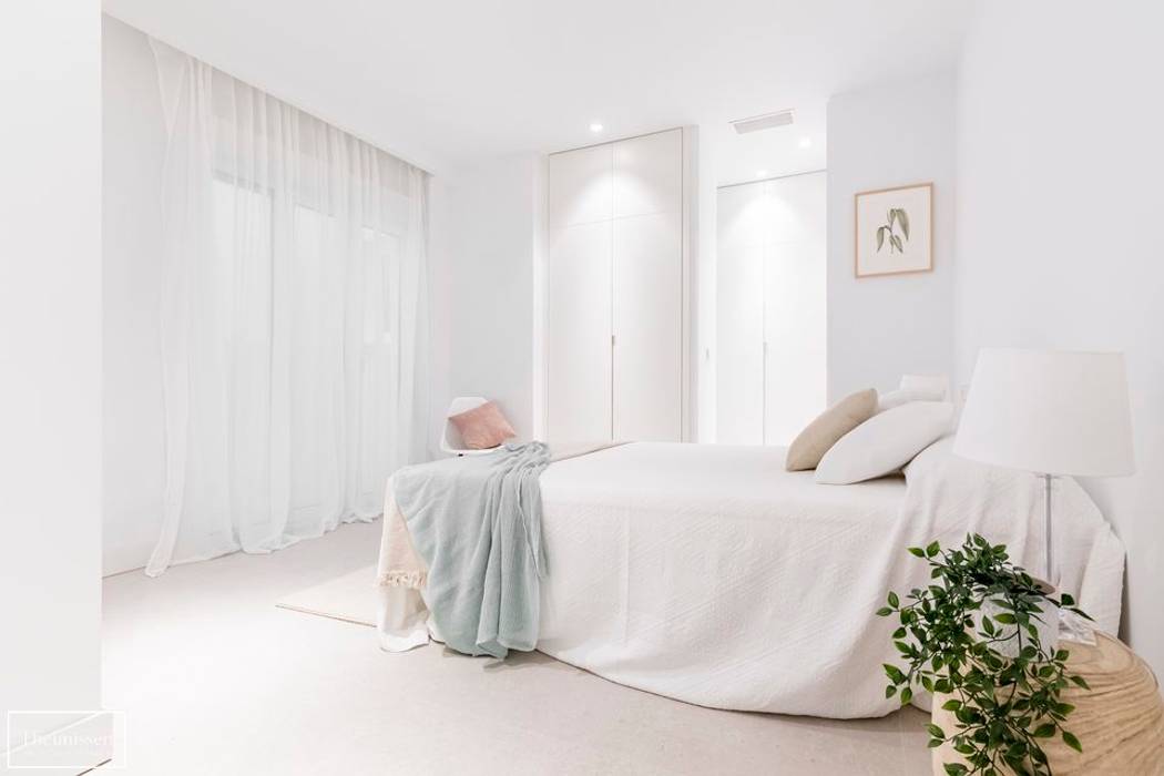 Calle Carranza Home Staging en piso piloto con muebles de alquiler en Alonso Martinez - Madrid., Theunissen Home Staging Madrid Theunissen Home Staging Madrid Kamar Tidur Gaya Eklektik Kayu Wood effect Accessories & decoration