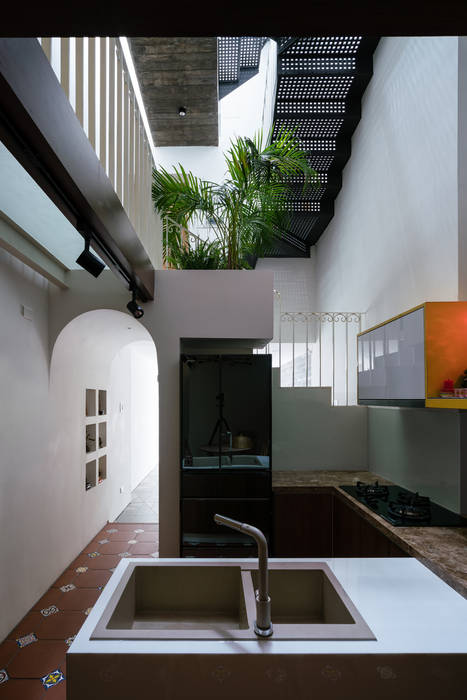 SHIFT houses, AD+ AD+ Nhà bếp phong cách nhiệt đới