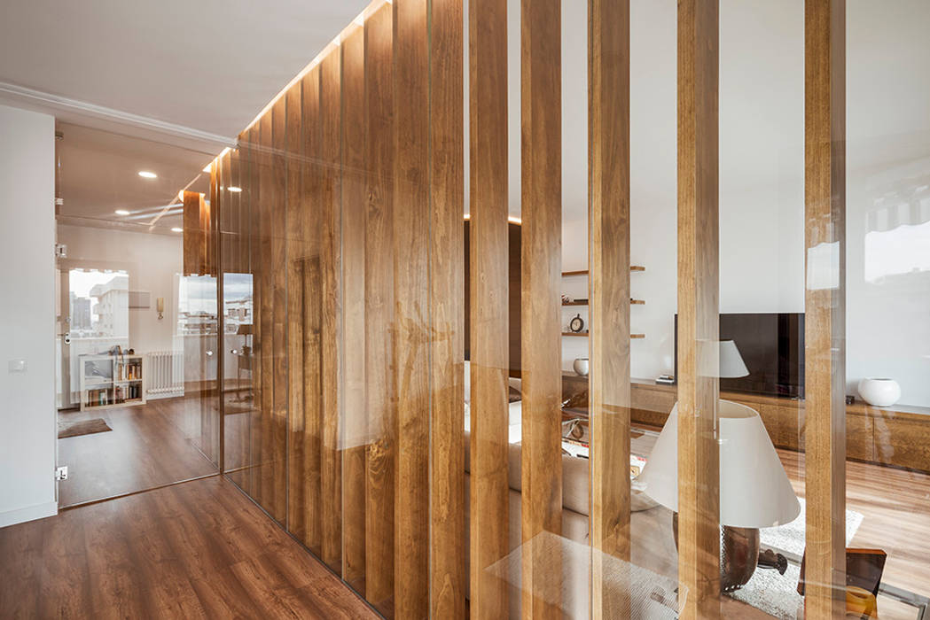 Reforma Integral de Apartamento en Madrid, OOIIO Arquitectura OOIIO Arquitectura Studio in stile scandinavo Legno composito Trasparente