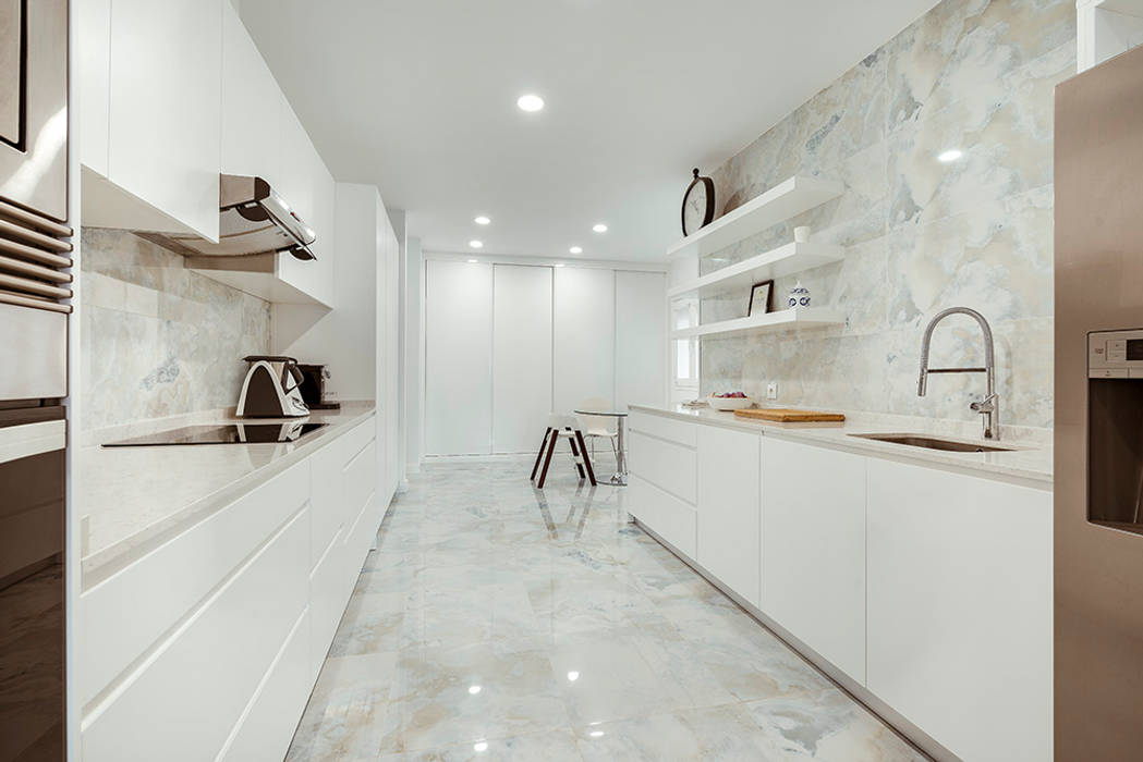 Reforma Integral de Apartamento en Madrid, OOIIO Arquitectura OOIIO Arquitectura Modern kitchen Marble