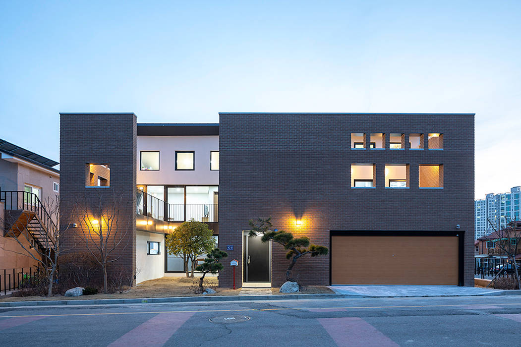 청함재, (주)나오이플러스파트너스 (주)나오이플러스파트너스 Casas estilo moderno: ideas, arquitectura e imágenes Ladrillos