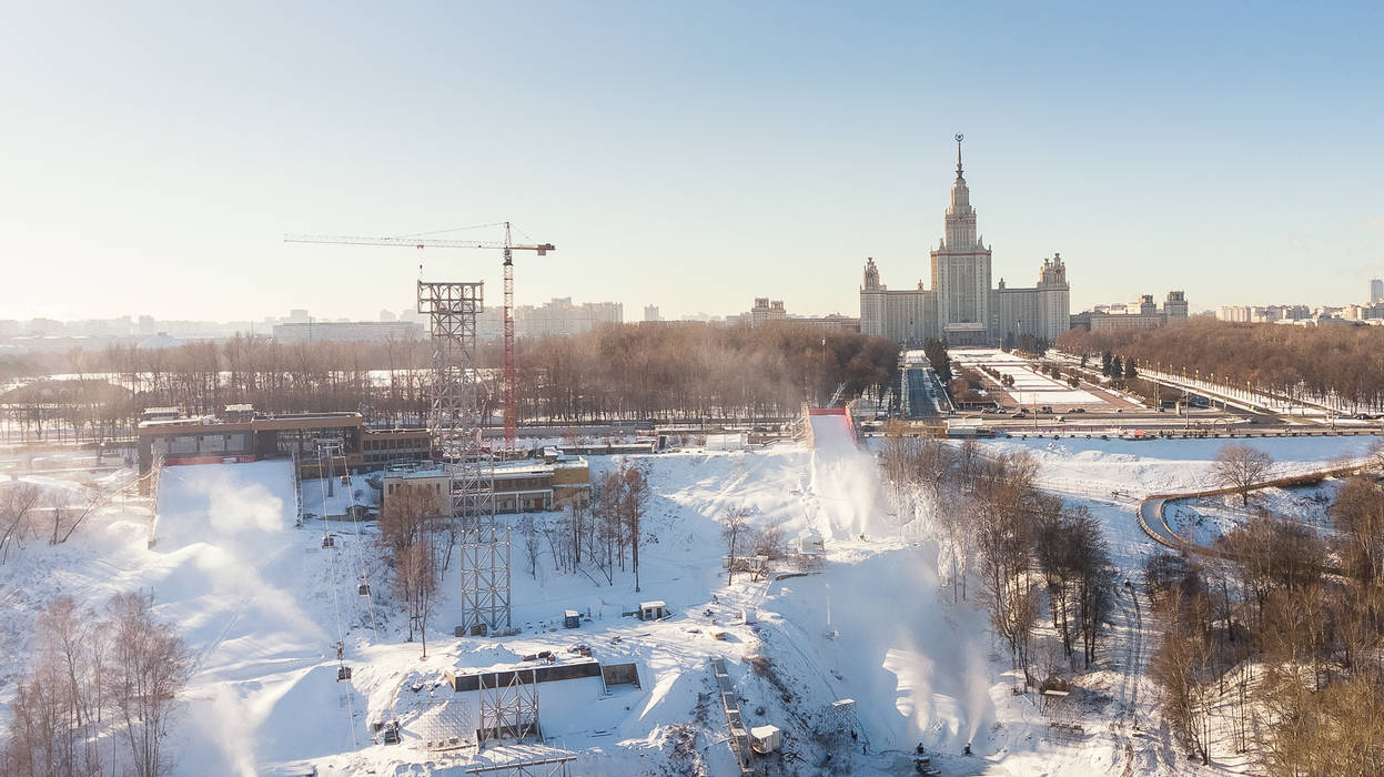 Средняя станция "Воробьевы горы", Alpbau Alpbau Дома в стиле лофт Дерево Эффект древесины