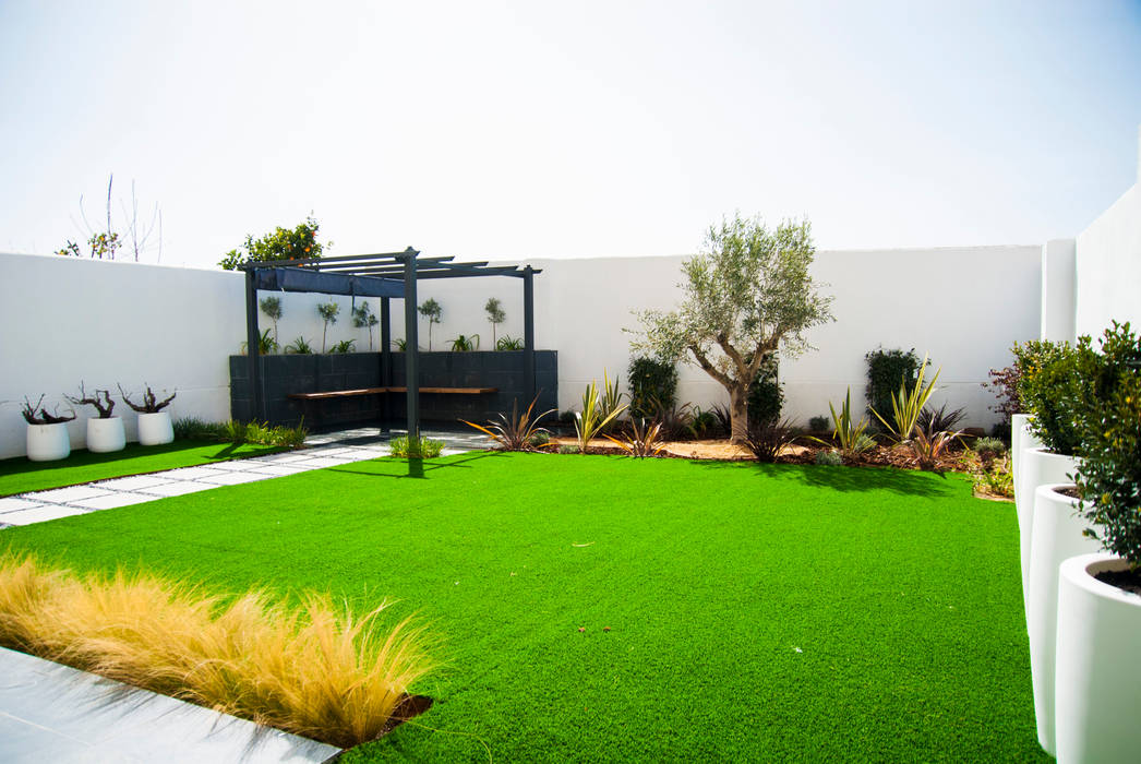 REMANSO DE PAZ PARA FAMILIA INGLESA EN PANTANO DE CUBILLAS (GRANADA), Landscapers Landscapers Jardines de estilo moderno