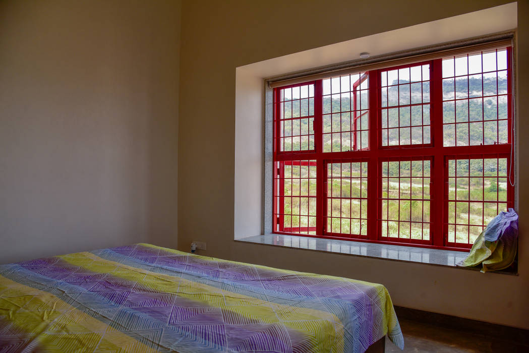 Bedroom with a view DnC Minimalist bedroom Spacious bedroom, big sashed windows, window seating