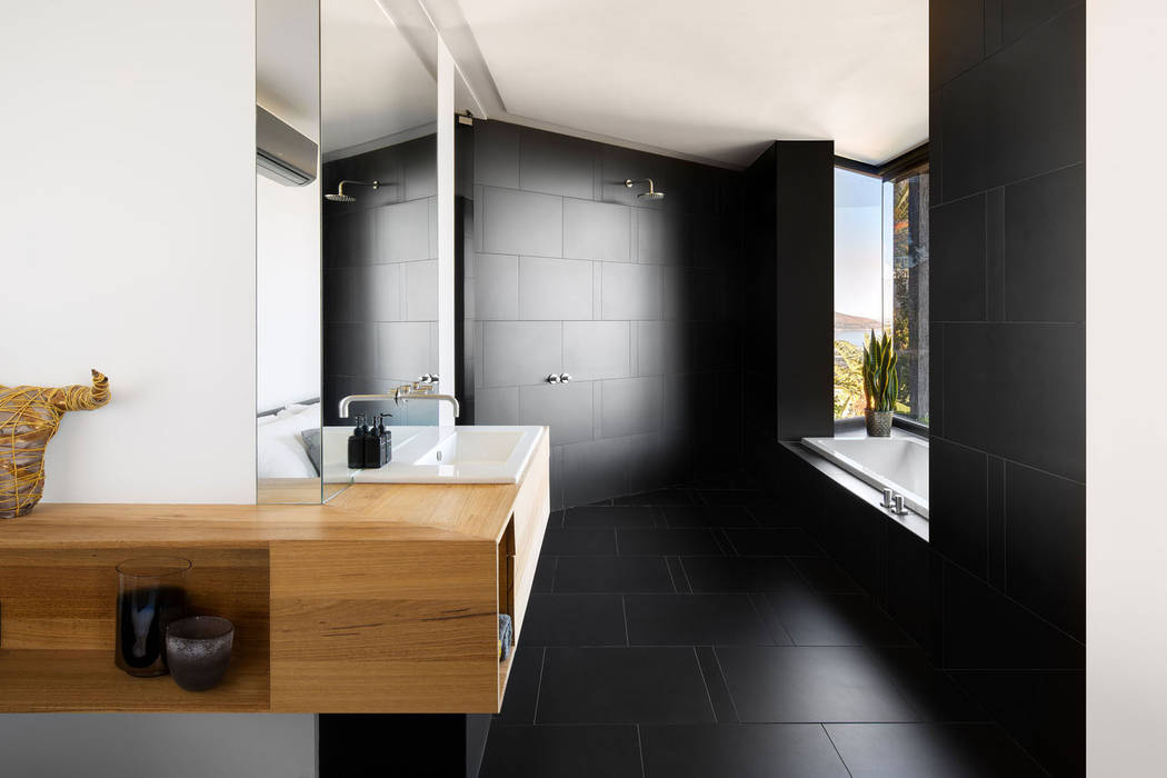 HOUSE CRANBERRY | CAMPS BAY, Wright Architects Wright Architects Modern bathroom Tiles