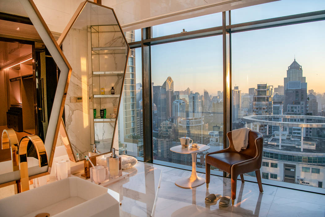 Spectacular Bathroom Design Design Intervention Modern bathroom Calacatta oro bathroom, central vanity design, Naoto Fukasawa Awa small table, Cristalplant wash basin design, vanity mirror design, marble floors, floor-to-ceiling bathroom design, curved chair design