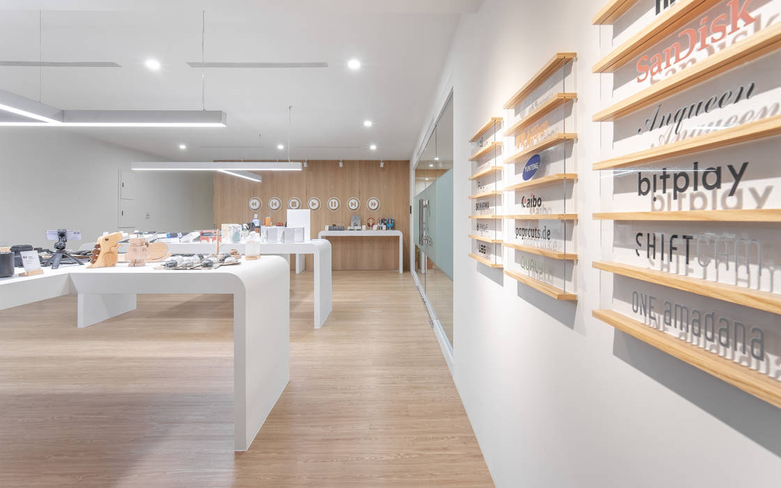 JC科技 | 2樓 商品展售區 有隅空間規劃所 Commercial spaces Plywood Office spaces & stores