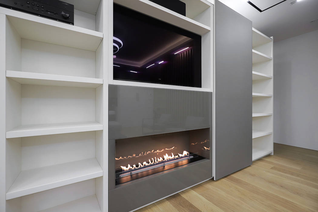 Эксклюзивная мебельная стенка и биокамин FLA 3 в нише под телевизором, Planika Planika Living room Fireplaces & accessories