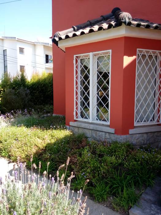 Family Garden - Cascais , Clara Guedes - Garden Design Clara Guedes - Garden Design Jardines de estilo mediterráneo