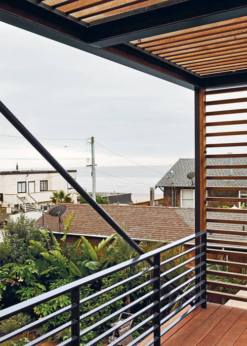 Casa fatta con containers navali Green Living Ltd Balcone balcone