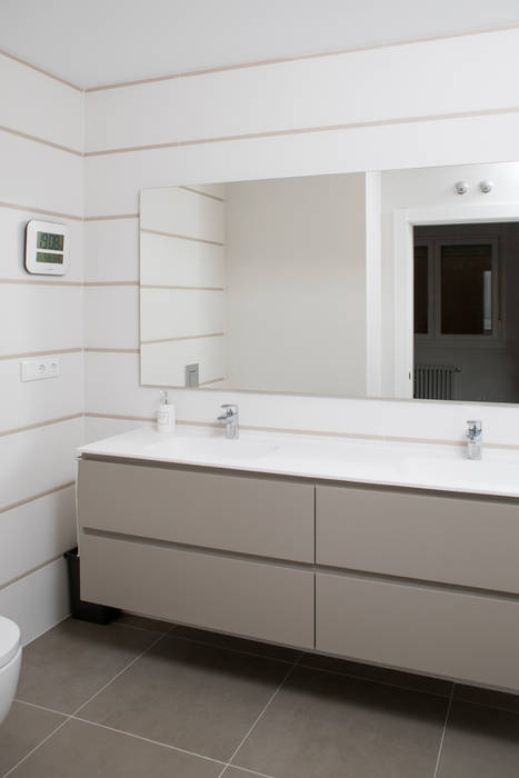 VIVIENDA VR41, PERSPECTIVA MOMA PERSPECTIVA MOMA Modern Bathroom Engineered Wood Transparent