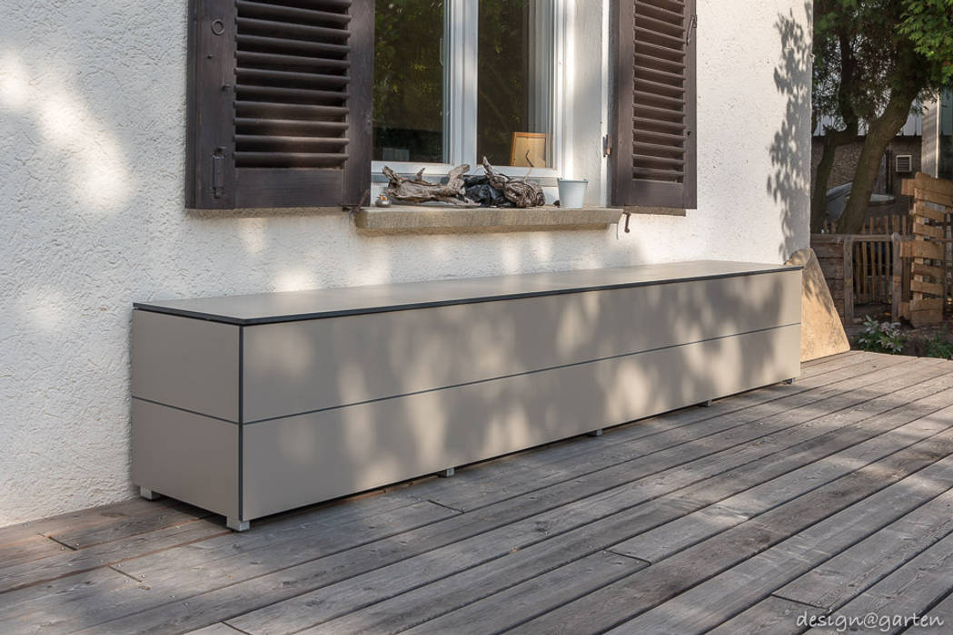 Gartenschränke für jede Jahreszeit design@garten GmbH & Co. KG Balkon Holz-Kunststoff-Verbund Beige Balkonschrank, Terrassenschrank,Gartenschrank, terrasse, garten, vorgarten, garten ideen, modern, Haus, Gartengestaltung,