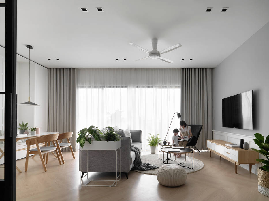 "SCANDI TRENDY - Condominum KL, pins studio pins studio Living room