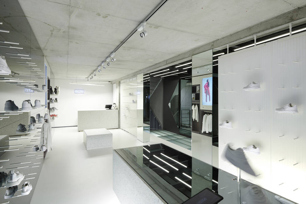 SLFT Flagship Store, Studio DLF Studio DLF Commercial spaces Commercial Spaces