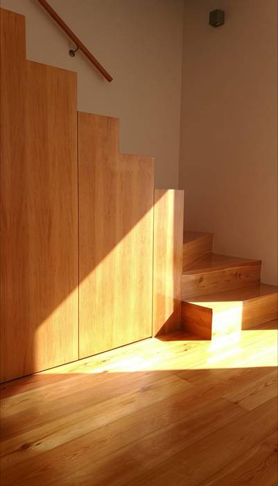 Escadas mafalda.lopes.arquitecta Escadas Madeira Acabamento em madeira Escada interior