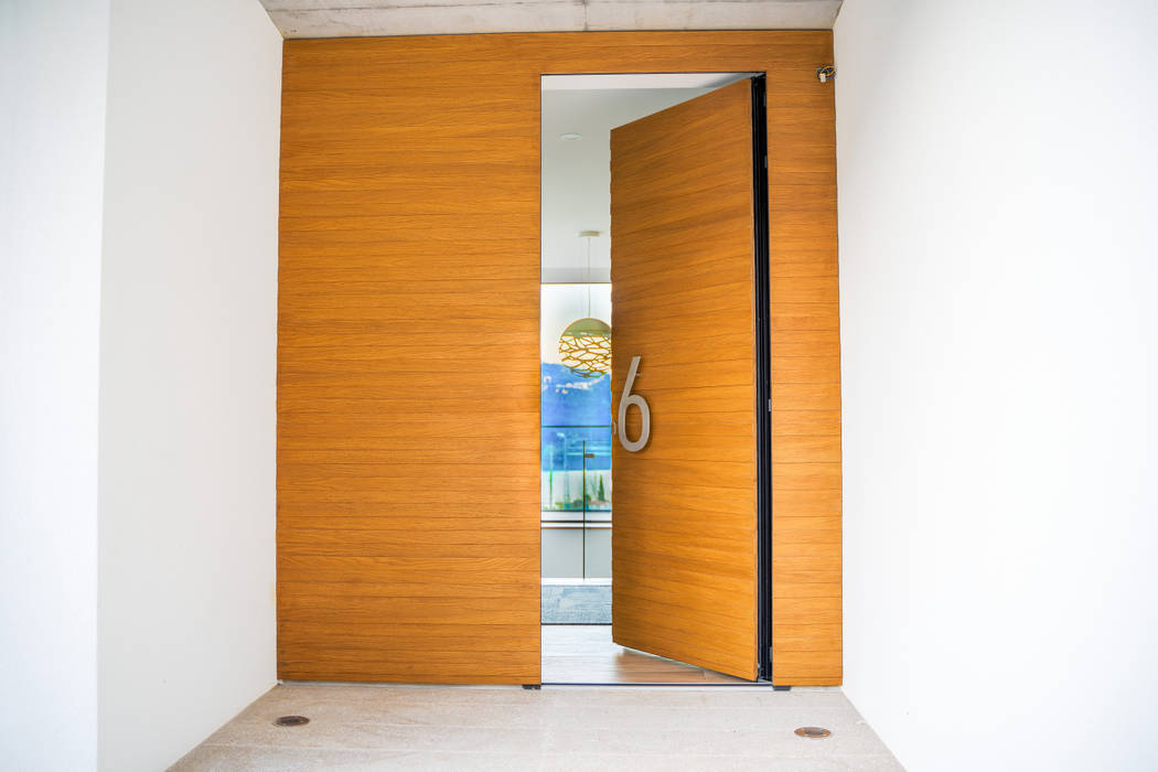 Moradia minimalista - Marco de Canaveses, Mundartificial Mundartificial Minimalist style doors Wood Wood effect