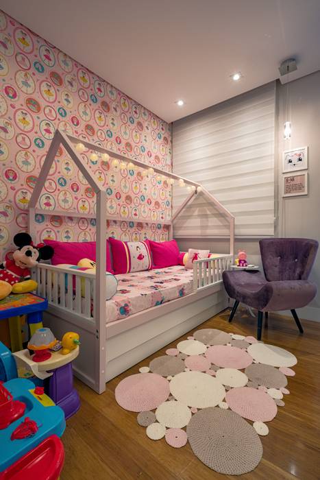 Apartamento jovial e despretensioso, Tikkanen arquitetura Tikkanen arquitetura Nursery/kid’s room