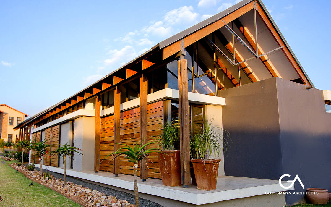 ​Contemporary Farm house , Gottsmann Architects Gottsmann Architects Single family home Front entrance, timber, wood, driveway, contemporary farmhouse, beautiful, cape town, gottsmann architects, sliding screens, johannesburg