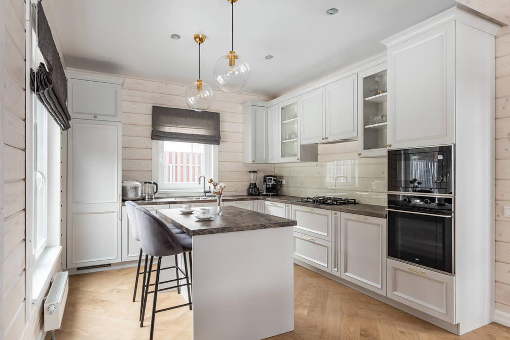 Classic interior in wooden house, ANDO ANDO Classic style kitchen