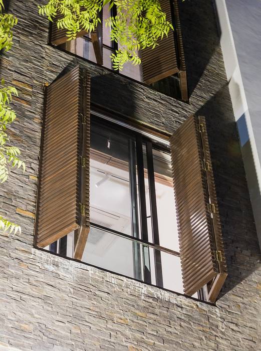 Shringaar Residence, Skywalk Designs Skywalk Designs モダンな 窓&ドア