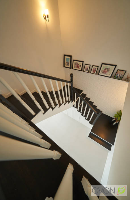 Bedok Reservoir Rd, Ovon Design Ovon Design Modern corridor, hallway & stairs