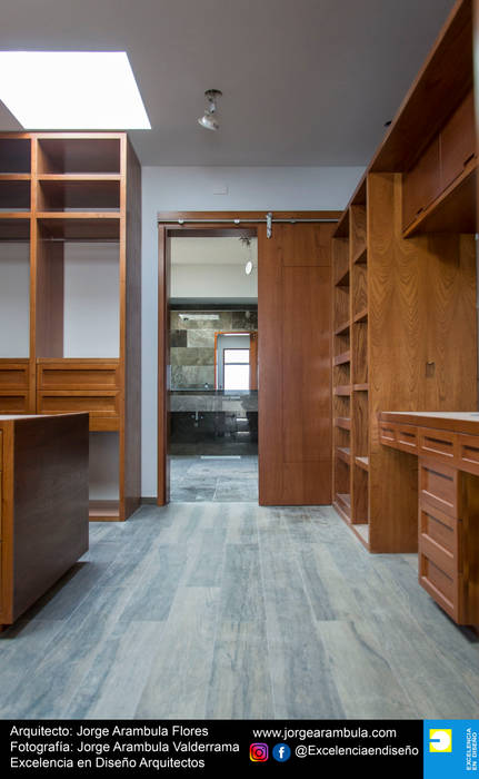 Residencia Copal, Excelencia en Diseño Excelencia en Diseño Vestidores modernos Madera Acabado en madera