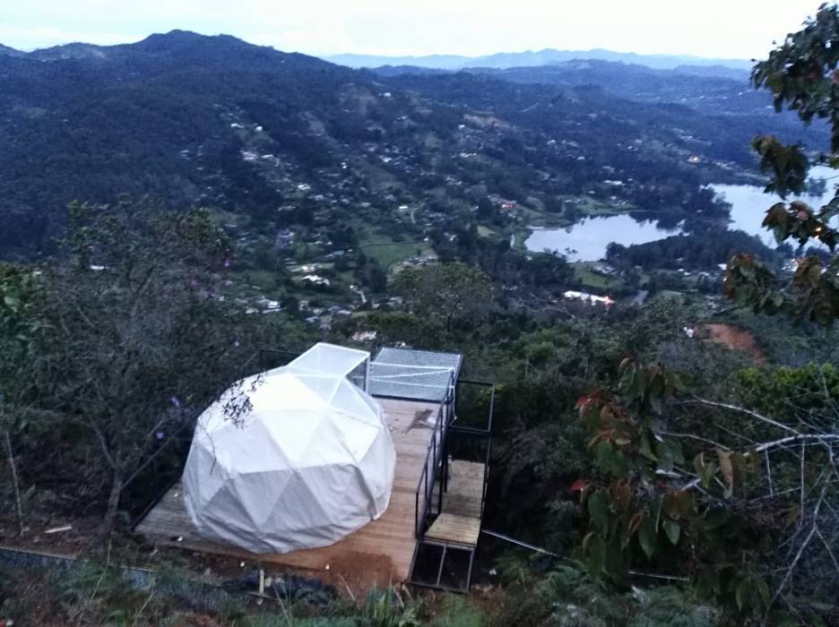 Domo Geodesico Glamping, MECANO MECANO Balcones y terrazas de estilo moderno