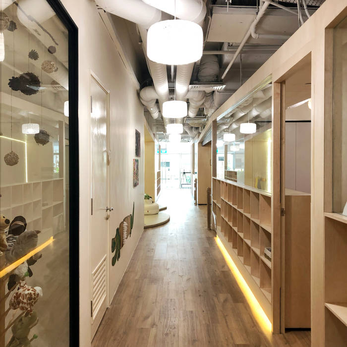 A City Preschool, RSDS Architects RSDS Architects Minimalist corridor, hallway & stairs