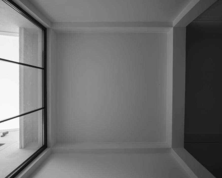 Penaferrim - Reabilitação e ampliação de uma casa de habitação uni-familiar T3 em Sintra, goodmood - Soluções de Habitação goodmood - Soluções de Habitação Minimalist windows & doors Metal