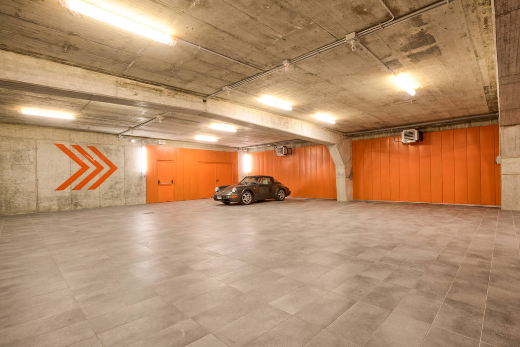 METAL and MARBLE, mg2 architetture mg2 architetture Garage/Rimessa in stile industriale