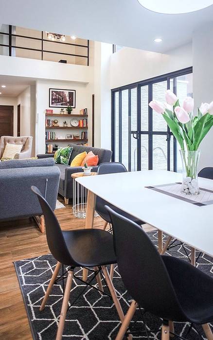 The fluid, open plan concept with the living and dining spaces JAAL Builders Scandinavian style dining room