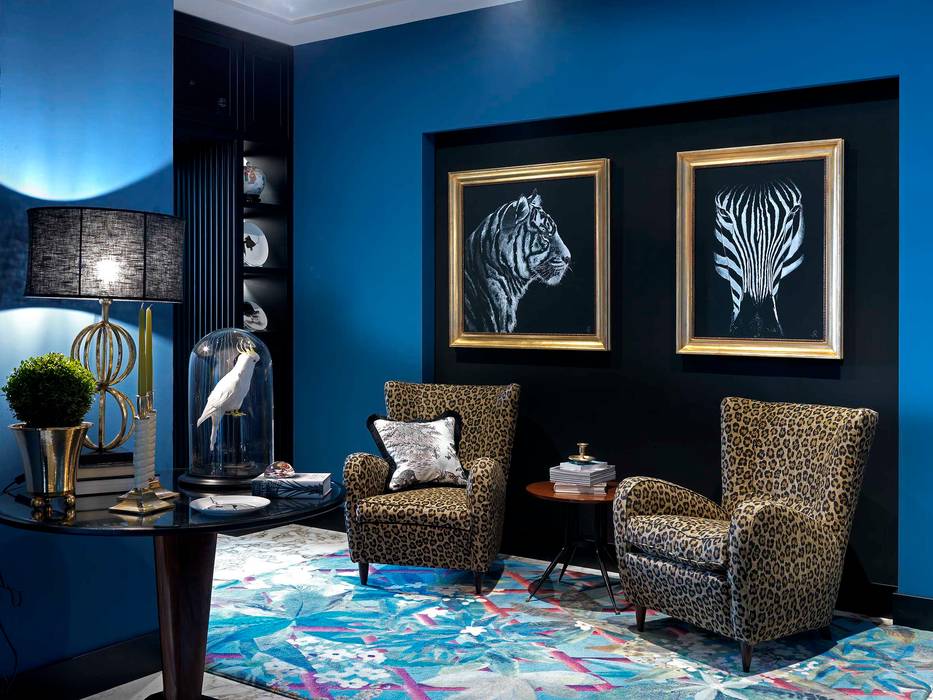 Velona's Jungle Luxury Suites a Firenze, studio sgroi studio sgroi Spazi commerciali hotel, eclettico, eclectic, print, animalier, poltrona, armchair, blu, tappeto, rug, vintage,Hotel