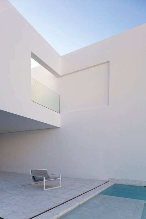 Pati Blau, FRAN SILVESTRE ARQUITECTOS FRAN SILVESTRE ARQUITECTOS ミニマルな 家