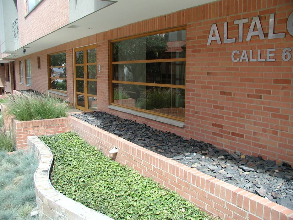 ALTALOMA 4, BSArquitectos BSArquitectos Front yard