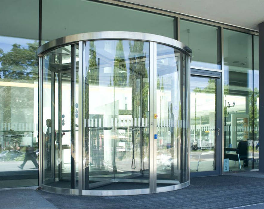 PUERTAS DE ACCESO PEATONAL AUTOMATIZADAS, FABRICADAS EN CRISTAL TEMPLADO., PUERTAS AUTOMÁTICAS GROSSMANN PUERTAS AUTOMÁTICAS GROSSMANN Commercial spaces Glass Office buildings