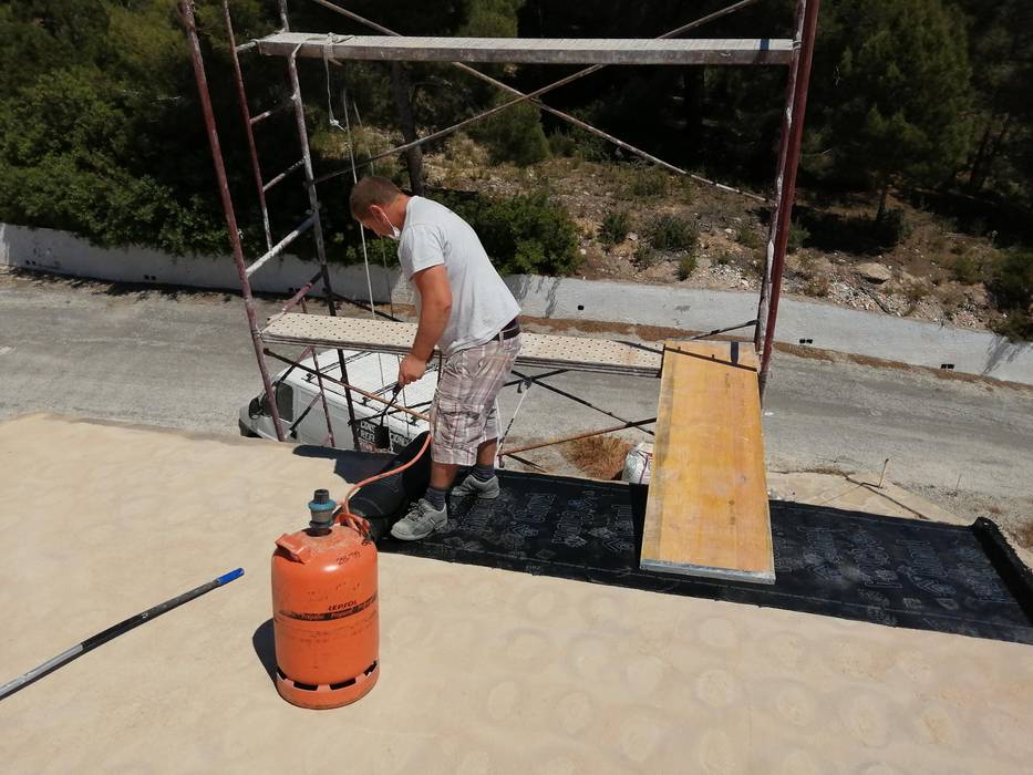 Construcción de tejado en Calpe, Construcciones y reformas Toma Ilovan Construcciones y reformas Toma Ilovan Techos a dos aguas