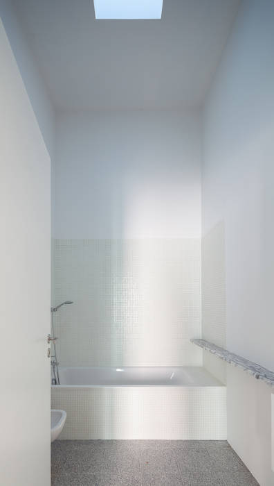 Falfosa House, Faro, AAP - ASSOCIATED ARCHITECTS PARTNERSHIP AAP - ASSOCIATED ARCHITECTS PARTNERSHIP حمام بلاط