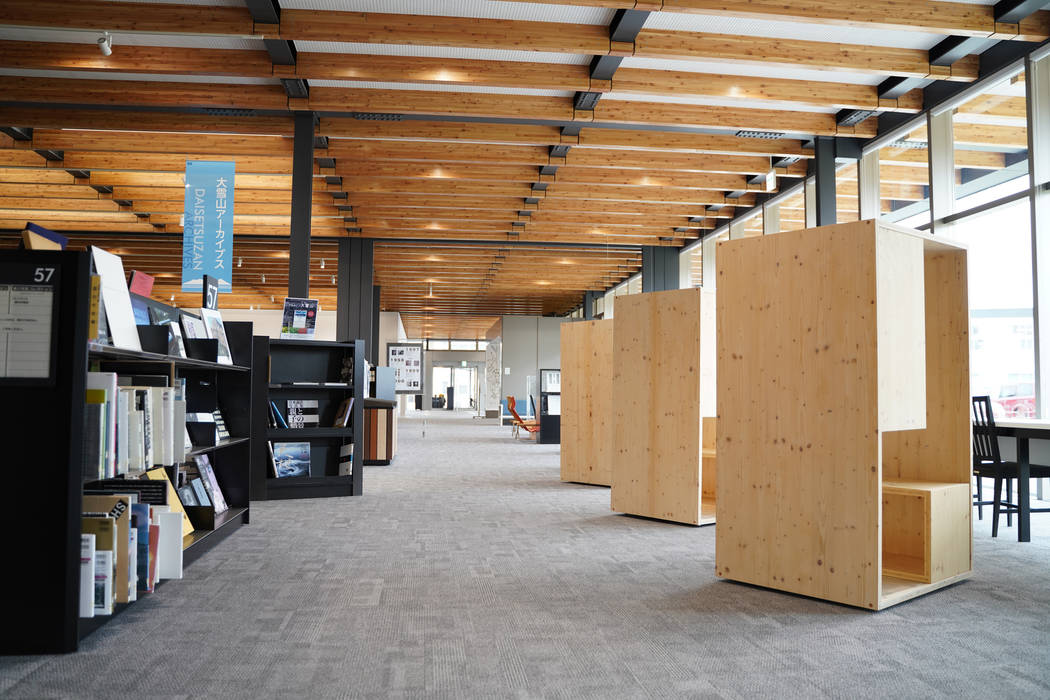 入れる 匣 から 入る 箱 へ 机箱 株式会社 大雪木工 北欧デザインの 書斎 木 木目調 Homify