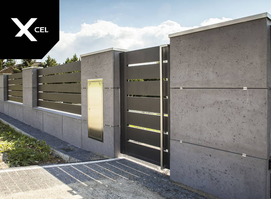 Concretely Black. Nowoczesne ogrodzenia aluminiowe z betonowymi murkami, XCEL Fence XCEL Fence Jardines frontales