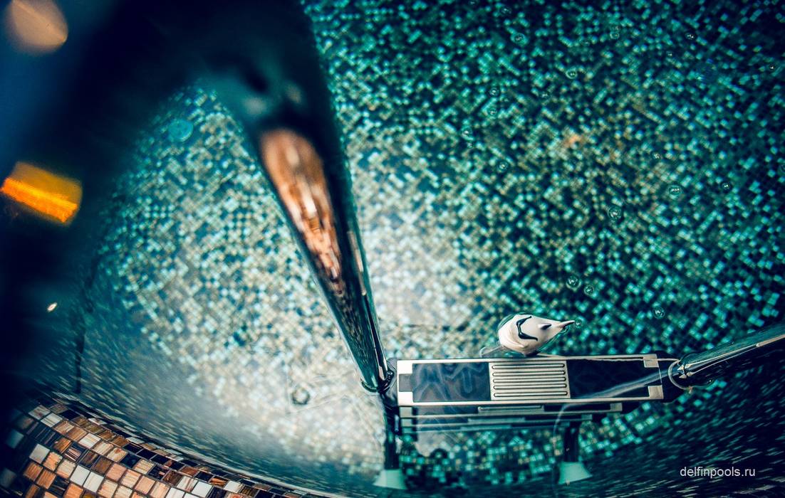 Частный, круглый мозаичный бассейн, Delfin Pools Delfin Pools Бассейны в эклектичном стиле Бетон построить бассейн, хамам, ульяновск