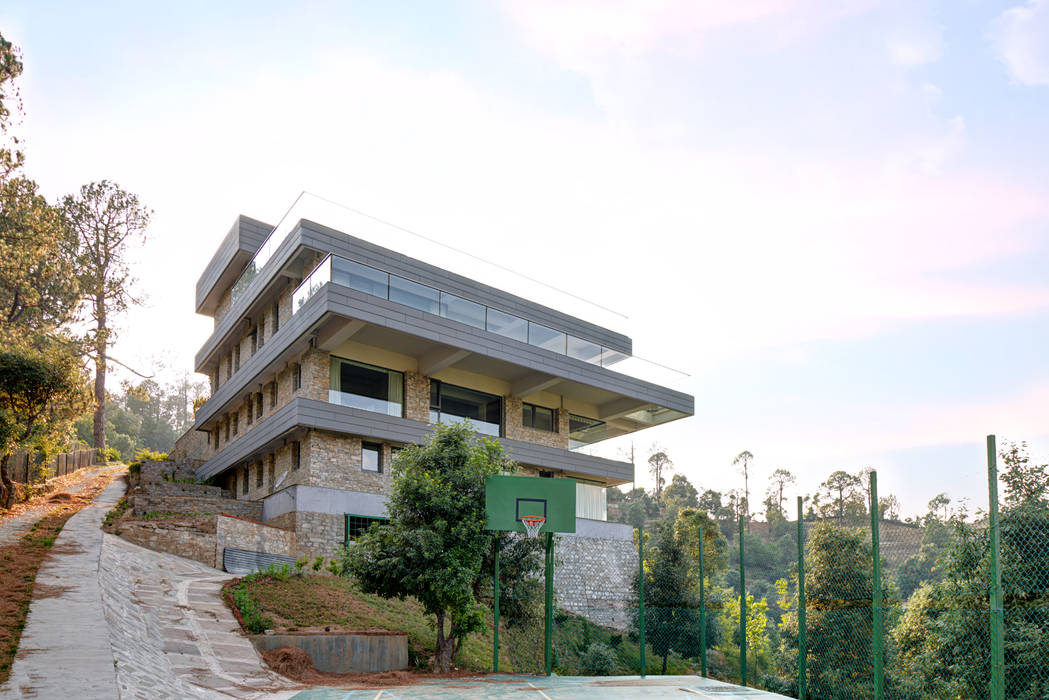 Private Residence | Sitla | Uttarakhand Studio BluOra Modern Houses