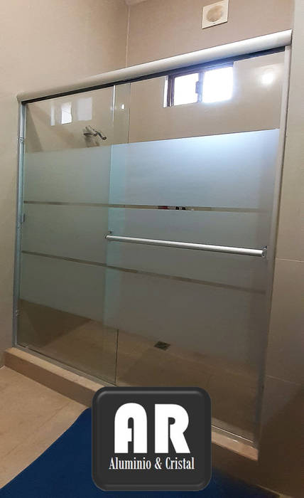 Proyecto.- COLINAS DE SAN JERONIMO, AR ALUMINIO & CRISTAL AR ALUMINIO & CRISTAL Modern bathroom Glass
