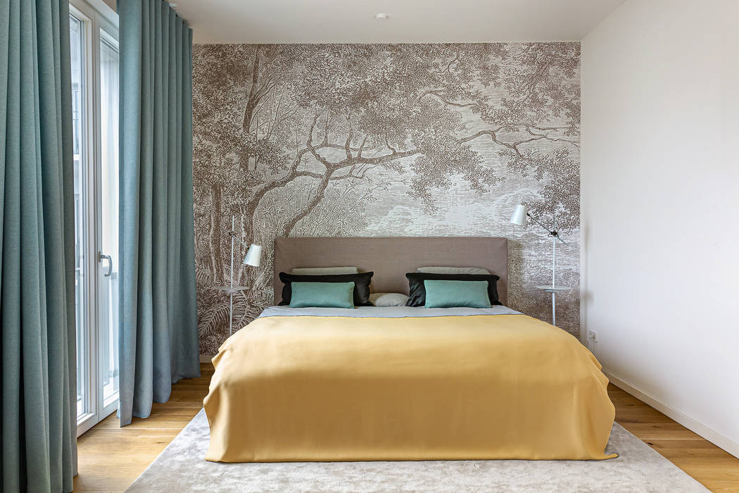 Eine farbenfrohe und elegante Wohnung in Berlin, CONSCIOUS DESIGN - Interiors by Nicoletta Zarattini CONSCIOUS DESIGN - Interiors by Nicoletta Zarattini Chambre moderne Bois Effet bois